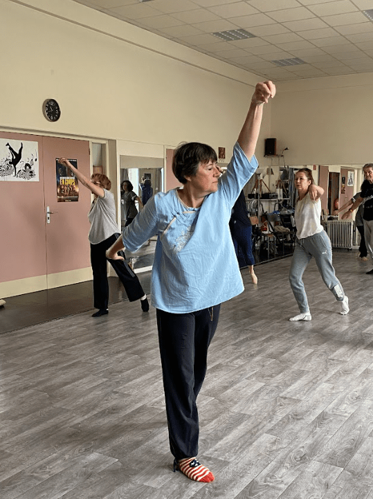 Photo de Bernadette, la professeur Qi Gong avec quelques citations qui la décrivent